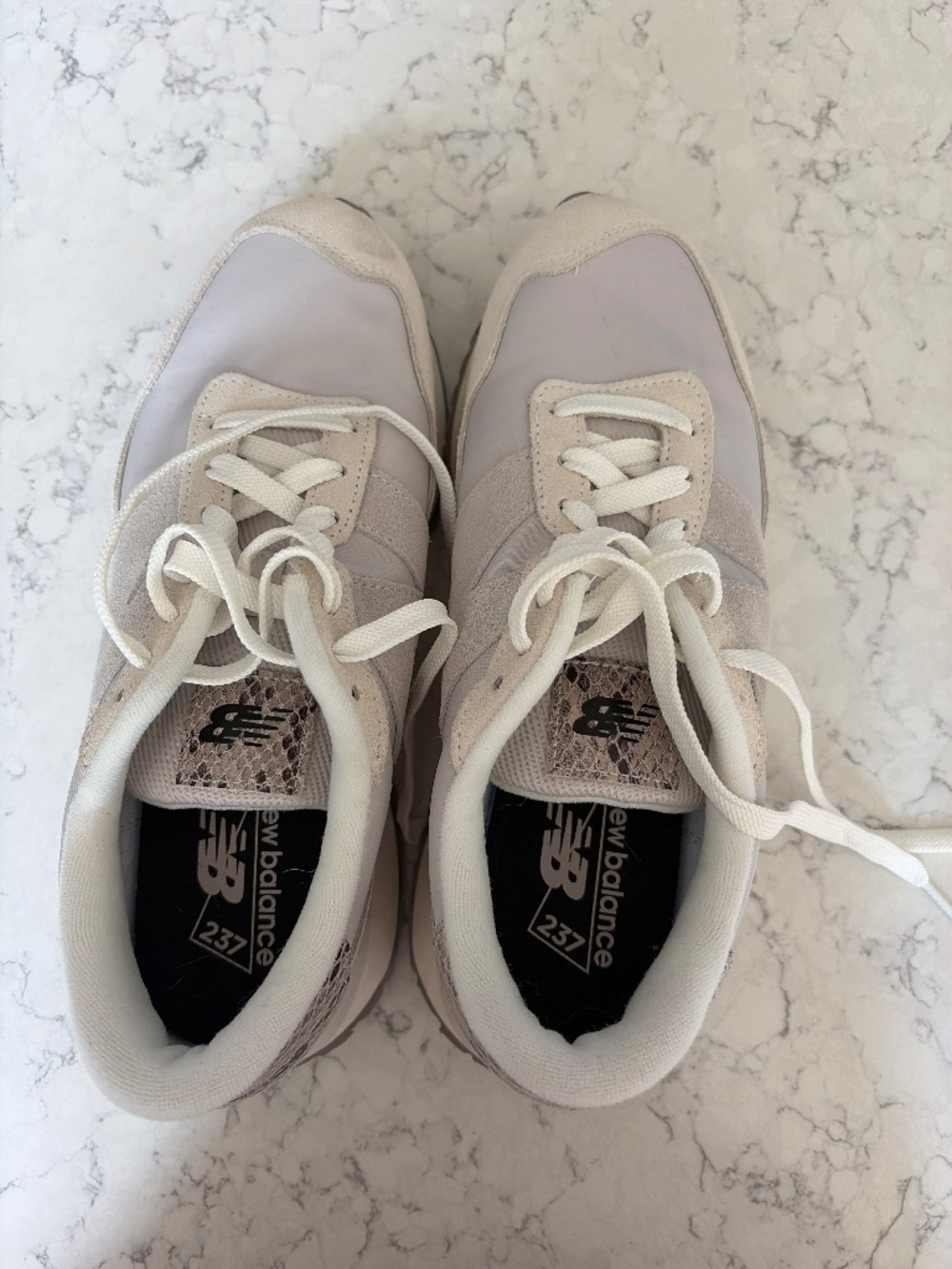 New balance tennis shoes